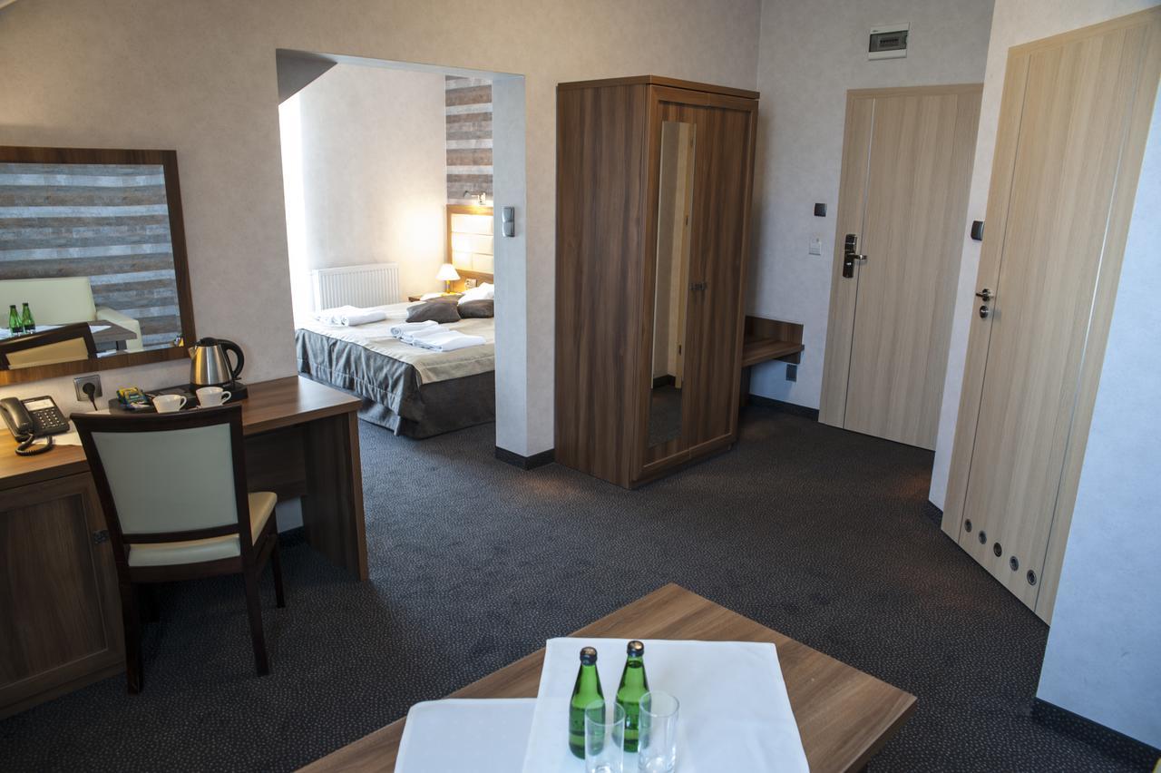 Kozmin Hotel Pod Szyszkami מראה חיצוני תמונה
