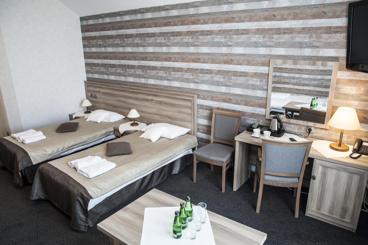 Kozmin Hotel Pod Szyszkami מראה חיצוני תמונה