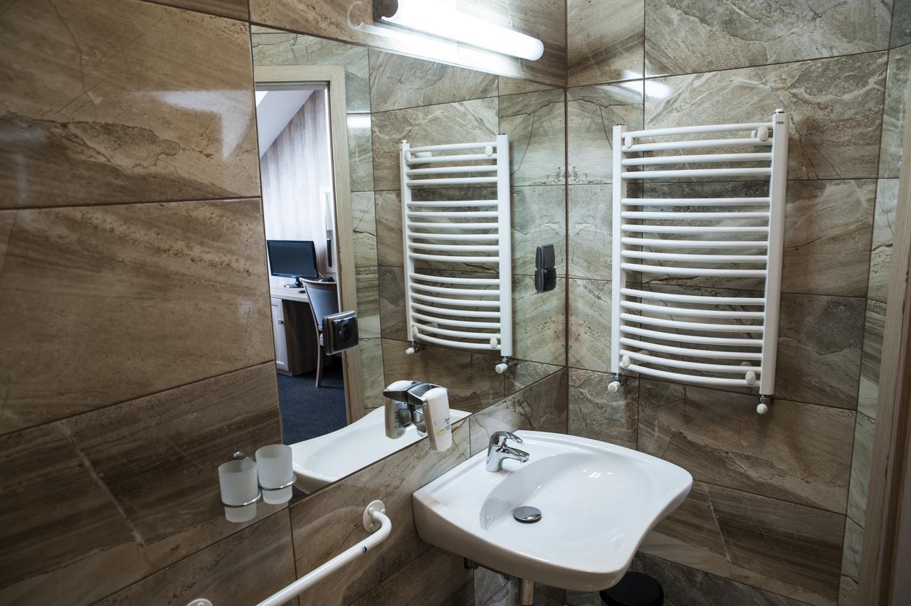 Kozmin Hotel Pod Szyszkami מראה חיצוני תמונה