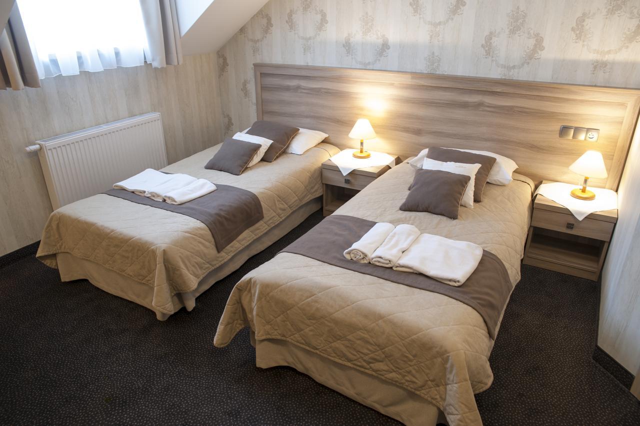 Kozmin Hotel Pod Szyszkami מראה חיצוני תמונה